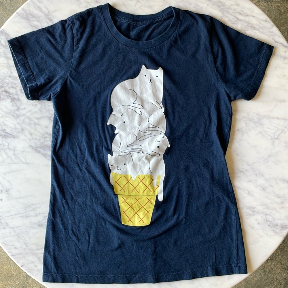 Threadless Girly Tee Size Medium: Cats Meowlting